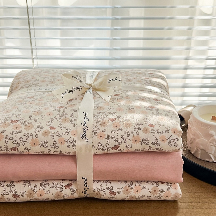 91家纺网 家纺一手货源 找家纺 暖芯优选 2025新款加厚针织棉双层纱四件套小碎花被套床单床笠款学生三件套新款直播热款-叠拍图-系列二 蜜语花开