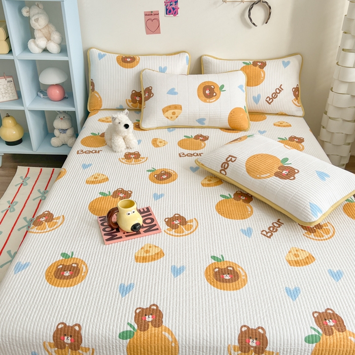 91家纺网 家纺一手货源 找家纺 茉夕家纺 2025新款跑量款双面纯棉印花水洗床盖 橙子小熊