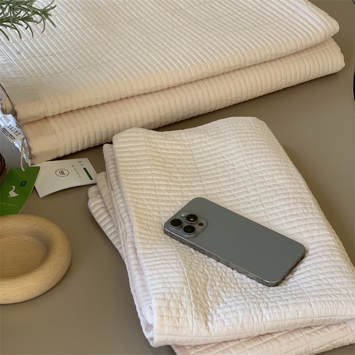 91家纺网 家纺一手货源 找家纺 汇庭 2025新款赫本系列床盖三件套-实拍 奶茶色