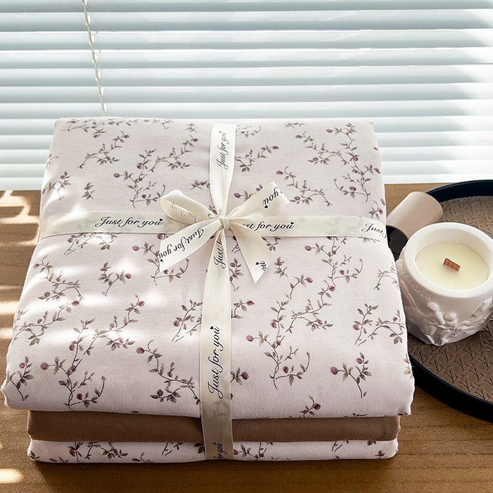 91家纺网 家纺一手货源 找家纺 暖芯优选 2025新款加厚针织棉双层纱四件套小碎花被套床单床笠款学生三件套新款直播热款-叠拍图-系列二 阡陌小溪