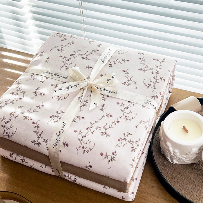 91家纺网 家纺一手货源 找家纺 暖芯优选 2025新款加厚针织棉双层纱四件套小碎花被套床单床笠款学生三件套新款直播热款-叠拍图-系列二 阡陌小溪