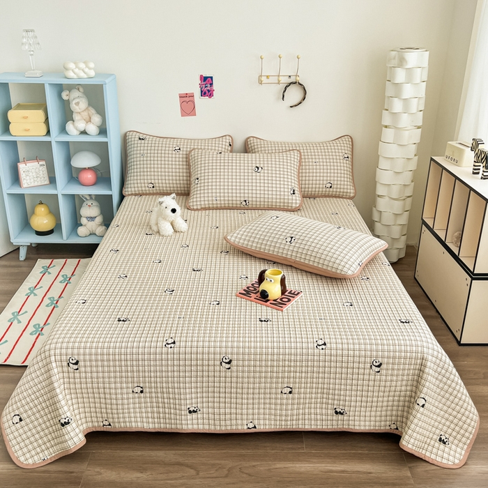 91家纺网 家纺一手货源 找家纺 茉夕家纺 2025新款跑量款双面纯棉印花水洗床盖 调皮熊猫