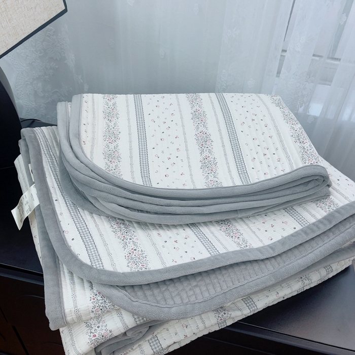 91家纺网 家纺一手货源 找家纺 暖居 2025新款砂洗棉加绒床盖三件套双面两用棉加绒-叠拍图 灰宵