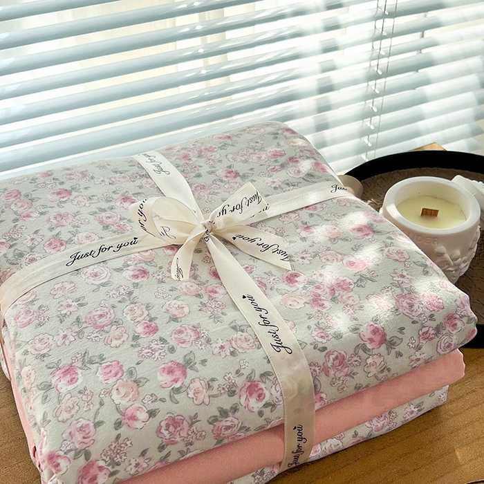 91家纺网 家纺一手货源 找家纺 暖芯优选 2025新款加厚针织棉双层纱四件套小碎花被套床单床笠款学生三件套新款直播热款-叠拍图-系列二 花叶扶