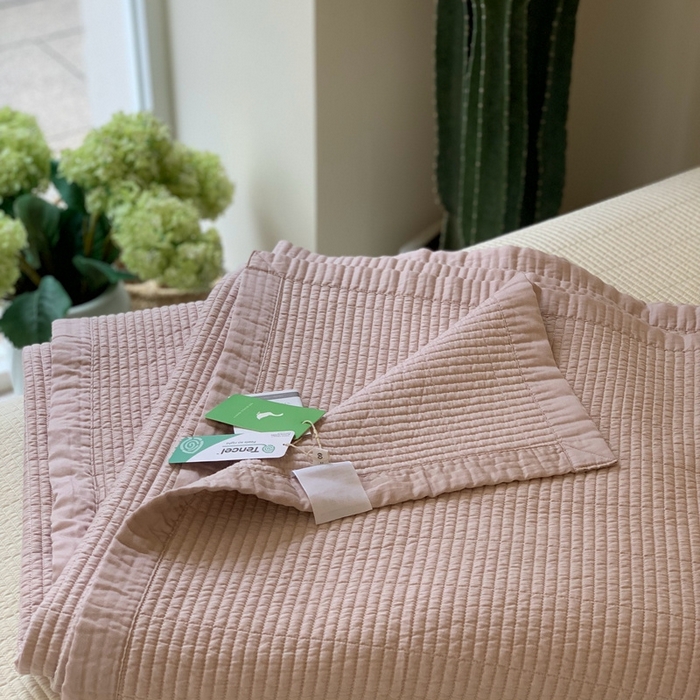 91家纺网 家纺一手货源 找家纺 汇庭 2025新款赫本系列床盖三件套-实拍 柔和粉