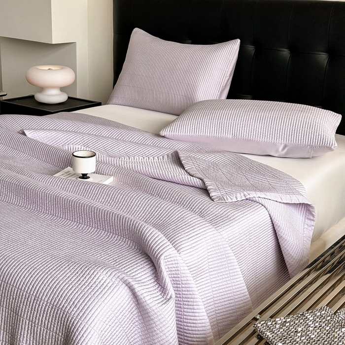91家纺网 家纺一手货源 找家纺 汇庭 2025新款赫本系列床盖三件套-棚拍 柔和紫
