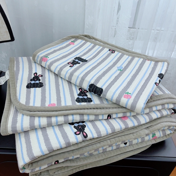 91家纺网 家纺一手货源 找家纺 暖居 2025新款砂洗棉加绒床盖三件套双面两用棉加绒-叠拍图 萌萌哒