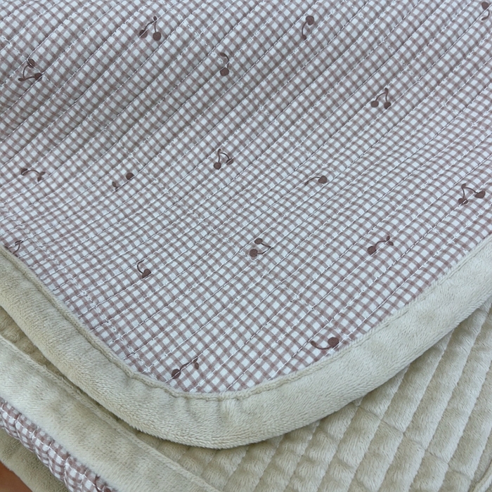 91家纺网 家纺一手货源 找家纺 暖居 2025新款砂洗棉加绒床盖三件套双面两用棉加绒-叠拍图 芍药卡其