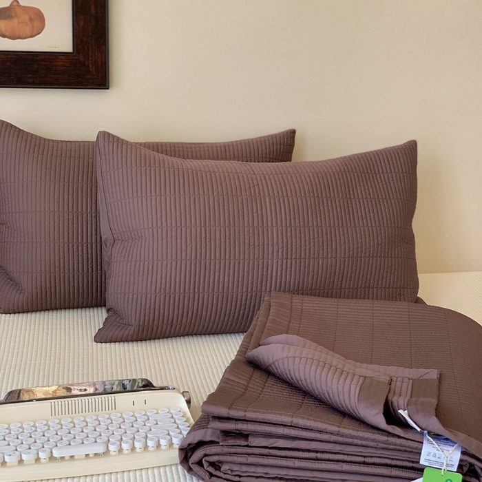 91家纺网 家纺一手货源 找家纺 汇庭 2025新款赫本系列床盖三件套-实拍 焦糖色