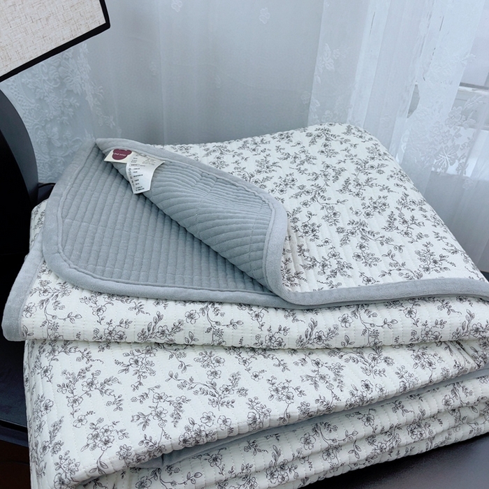 91家纺网 家纺一手货源 找家纺 暖居 2025新款砂洗棉加绒床盖三件套双面两用棉加绒-叠拍图 灰雾