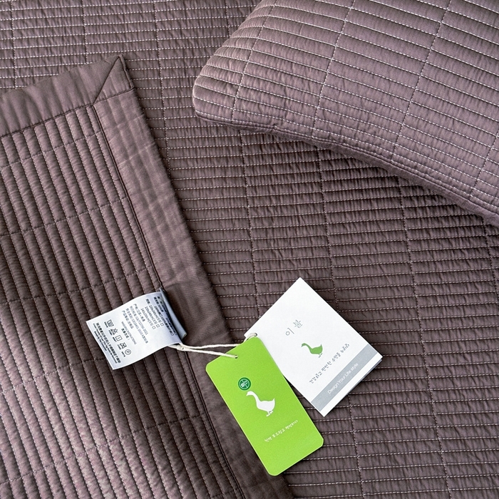 91家纺网 家纺一手货源 找家纺 汇庭 2025新款赫本系列床盖三件套-棚拍 焦糖色