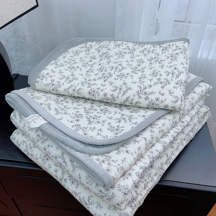 91家纺网 家纺一手货源 找家纺 暖居 2025新款砂洗棉加绒床盖三件套双面两用棉加绒-叠拍图 灰雾