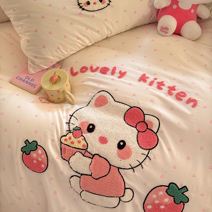 91家纺网 家纺一手货源 找家纺 罗亿家纺 2025新款糯糯棉(110克）大版卡通毛巾绣四件套（提供买家绣） kt-莓烦恼