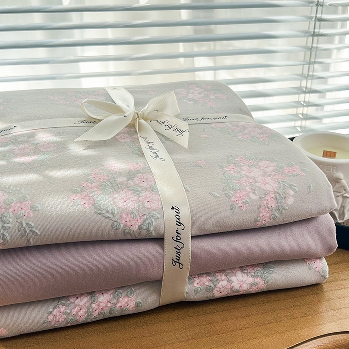 91家纺网 家纺一手货源 找家纺 暖芯优选 2025新款加厚针织棉双层纱四件套小碎花被套床单床笠款学生三件套新款直播热款-叠拍图-系列二 夕拾