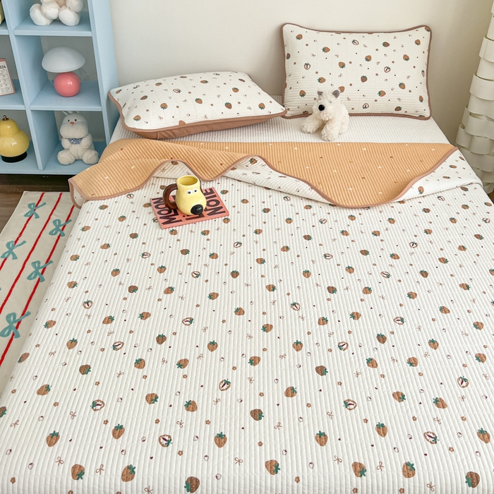 91家纺网 家纺一手货源 找家纺 茉夕家纺 2025新款跑量款双面纯棉印花水洗床盖 浪漫甜心