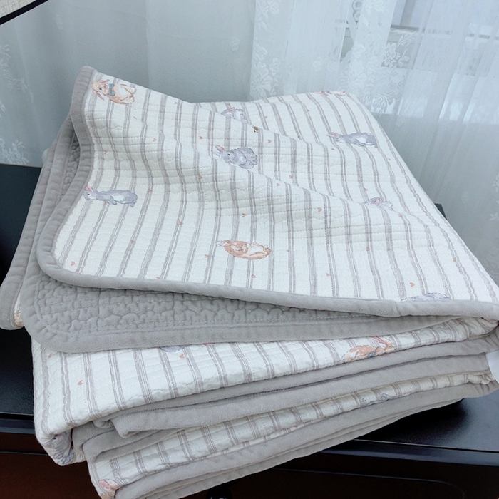 91家纺网 家纺一手货源 找家纺 暖居 2025新款砂洗棉加绒床盖三件套双面两用棉加绒-叠拍图 青春兔