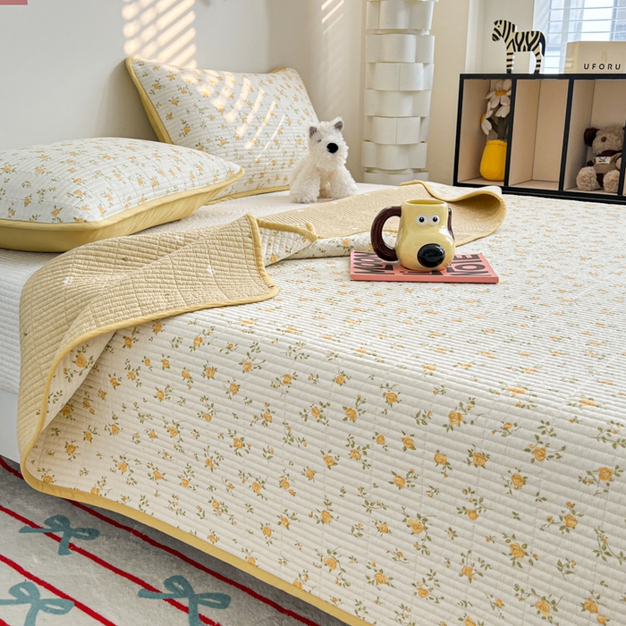 91家纺网 家纺一手货源 找家纺 茉夕家纺 2025新款跑量款双面纯棉印花水洗床盖 故事小黄花