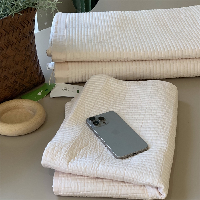 91家纺网 家纺一手货源 找家纺 汇庭 2025新款赫本系列床盖三件套-实拍 奶茶色