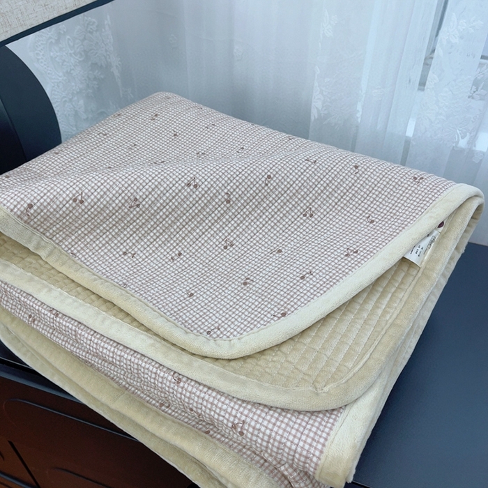 91家纺网 家纺一手货源 找家纺 暖居 2025新款砂洗棉加绒床盖三件套双面两用棉加绒-叠拍图 芍药卡其