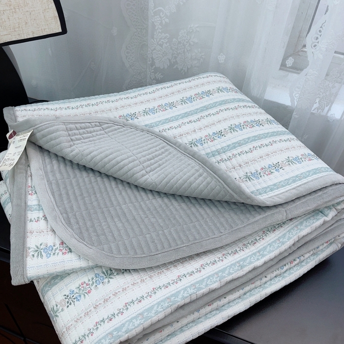 91家纺网 家纺一手货源 找家纺 暖居 2025新款砂洗棉加绒床盖三件套双面两用棉加绒-叠拍图 克莱因蓝