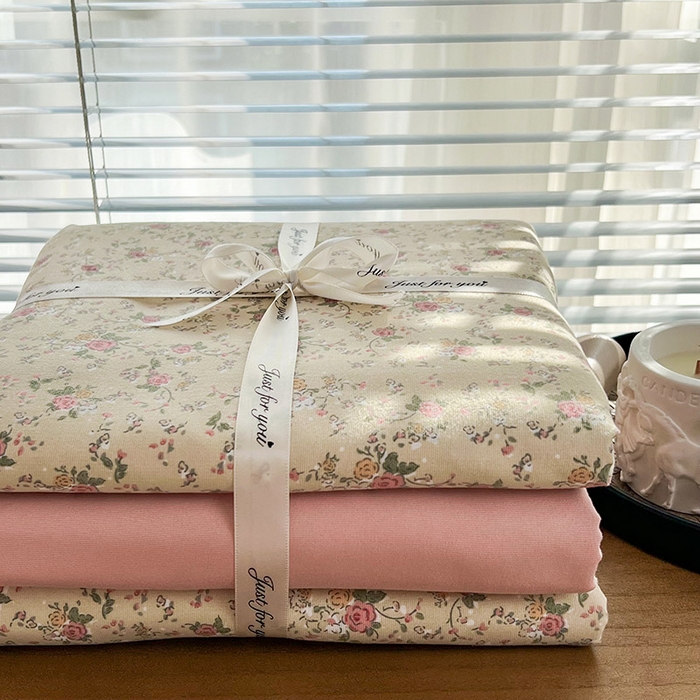 91家纺网 家纺一手货源 找家纺 暖芯优选 2025新款加厚针织棉双层纱四件套小碎花被套床单床笠款学生三件套新款直播热款-叠拍图-系列二 夕雾花园