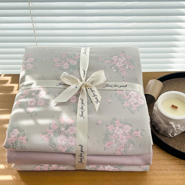 91家纺网 家纺一手货源 找家纺 暖芯优选 2025新款加厚针织棉双层纱四件套小碎花被套床单床笠款学生三件套新款直播热款-叠拍图-系列二 夕拾