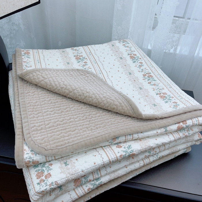 91家纺网 家纺一手货源 找家纺 暖居 2025新款砂洗棉加绒床盖三件套双面两用棉加绒-叠拍图 音律