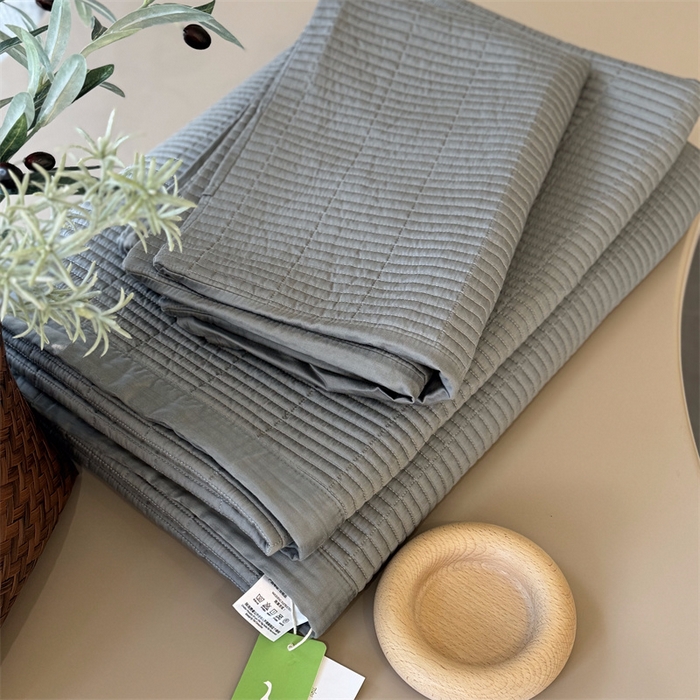 91家纺网 家纺一手货源 找家纺 汇庭 2025新款赫本系列床盖三件套-实拍 芳华青