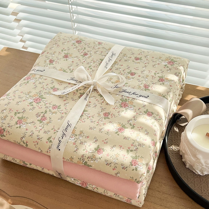 91家纺网 家纺一手货源 找家纺 暖芯优选 2025新款加厚针织棉双层纱四件套小碎花被套床单床笠款学生三件套新款直播热款-叠拍图-系列二 夕雾花园