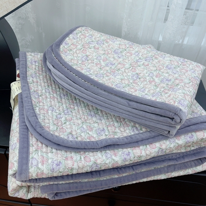 91家纺网 家纺一手货源 找家纺 暖居 2025新款砂洗棉加绒床盖三件套双面两用棉加绒-叠拍图 紫藤