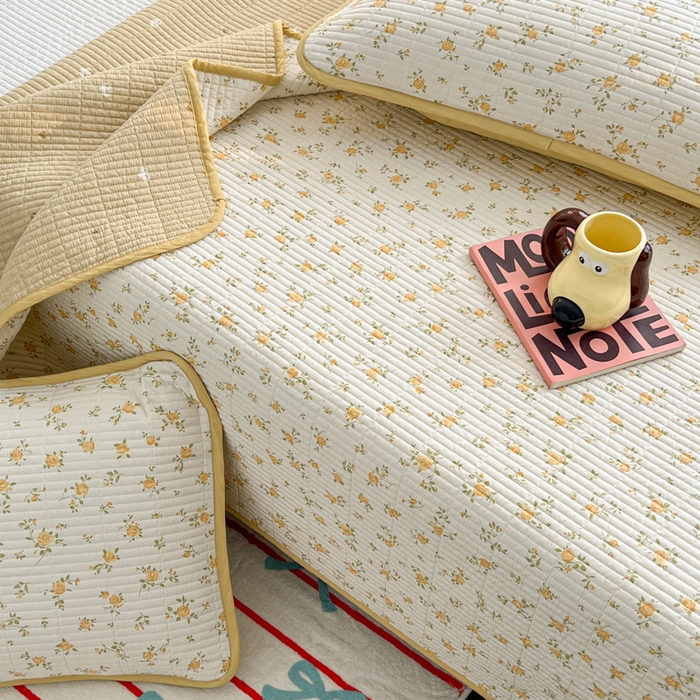 91家纺网 家纺一手货源 找家纺 茉夕家纺 2025新款跑量款双面纯棉印花水洗床盖 故事小黄花