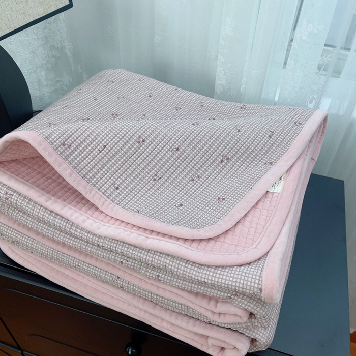 91家纺网 家纺一手货源 找家纺 暖居 2025新款砂洗棉加绒床盖三件套双面两用棉加绒-叠拍图 粉妆