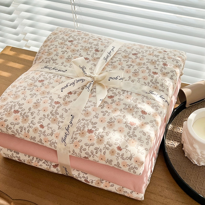 91家纺网 家纺一手货源 找家纺 暖芯优选 2025新款加厚针织棉双层纱四件套小碎花被套床单床笠款学生三件套新款直播热款-叠拍图-系列二 蜜语花开