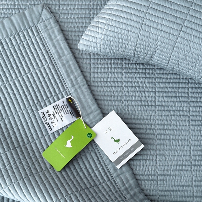 91家纺网 家纺一手货源 找家纺 汇庭 2025新款赫本系列床盖三件套-棚拍 浅水蓝