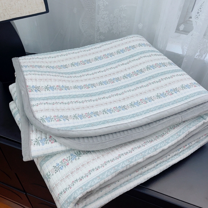 91家纺网 家纺一手货源 找家纺 暖居 2025新款砂洗棉加绒床盖三件套双面两用棉加绒-叠拍图 克莱因蓝