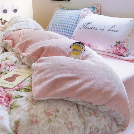 （买家秀 爆款不断货）A类母婴级双面牛奶绒珊瑚绒雪花绒四件套AB版高克重卡通牛奶绒四件套花卉-场景2 秘密花园