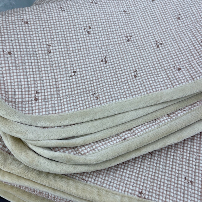 91家纺网 家纺一手货源 找家纺 暖居 2025新款砂洗棉加绒床盖三件套双面两用棉加绒-叠拍图 芍药卡其