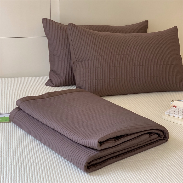 91家纺网 家纺一手货源 找家纺 汇庭 2025新款赫本系列床盖三件套-实拍 焦糖色