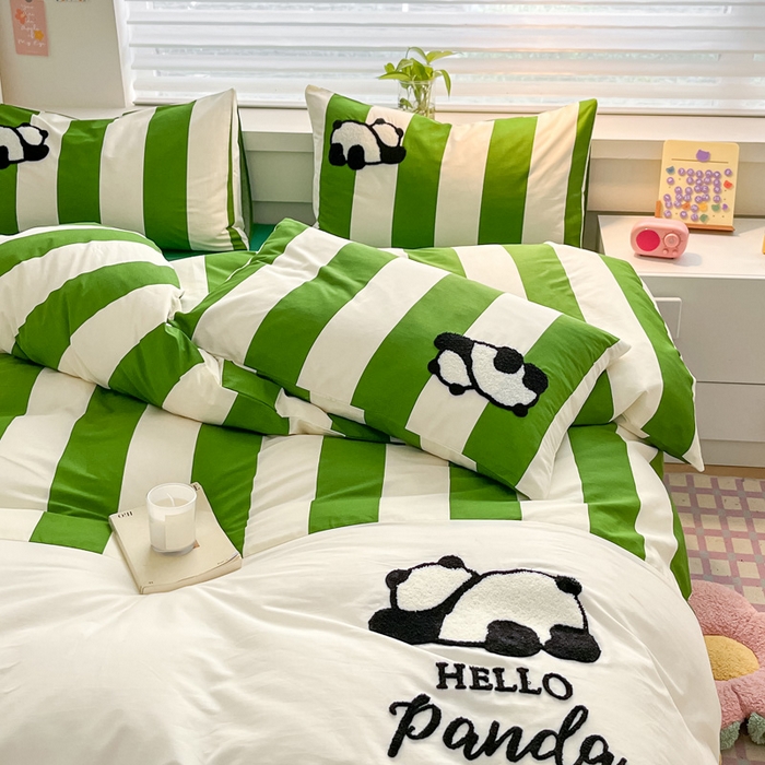 91家纺网 家纺一手货源 找家纺 雅居纺家纺 2025新款全棉拼接贴布绣四件套 森林系熊猫