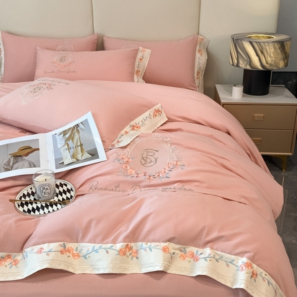 91家纺网 家纺一手货源 找家纺 桃园 2025新款纯棉全棉长绒棉磨毛不掉毛四件套-雅韵（高端礼盒） 浅豆沙