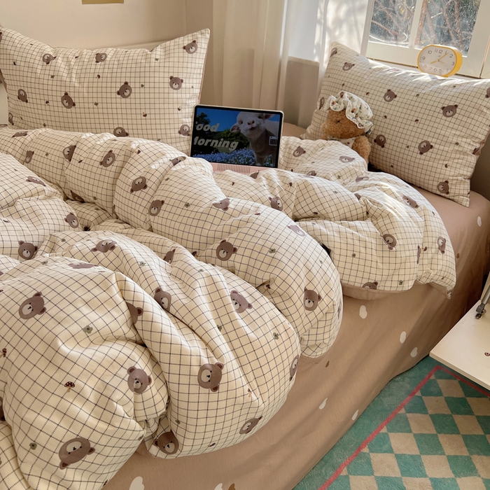 91家纺网 家纺一手货源 找家纺 六巷胡同 2025新款ins减龄可爱风卡通全棉四件套第一系 摩卡白格熊