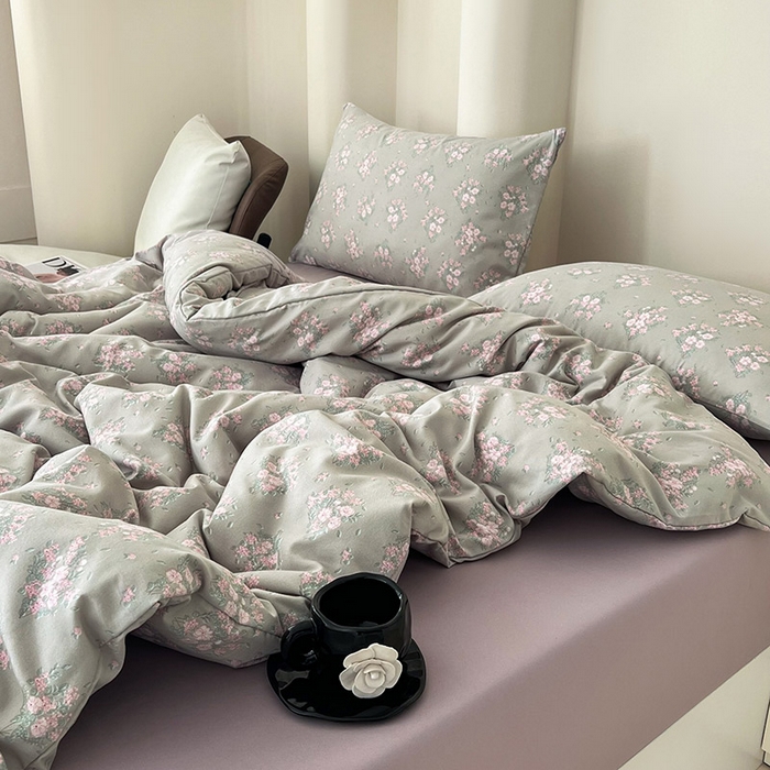 91家纺网 家纺一手货源 找家纺 暖芯优选 2025新款针织棉双层纱四件套小碎花被套床单床笠款学生三件套新款直播热款-床图-系列二 夕拾