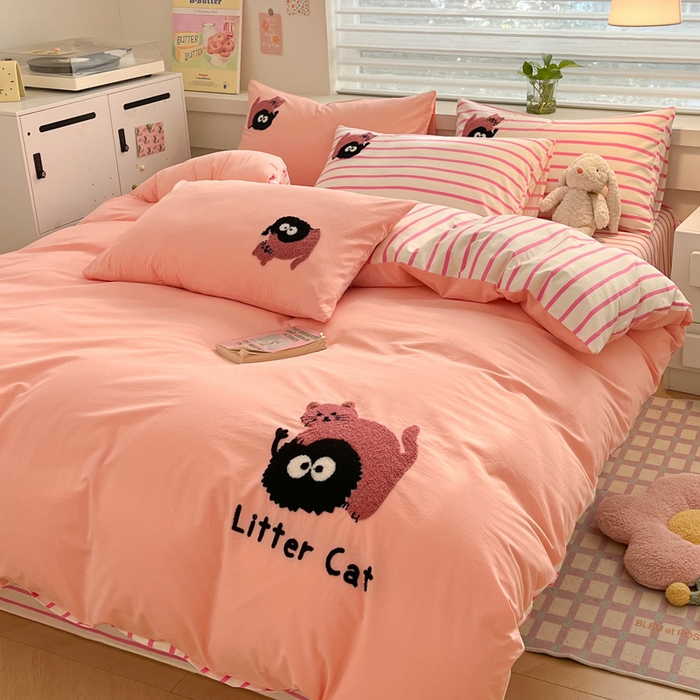 91家纺网 家纺一手货源 找家纺 雅居纺家纺 2025新款全棉水洗棉绣花四件套 猫咪萌仔