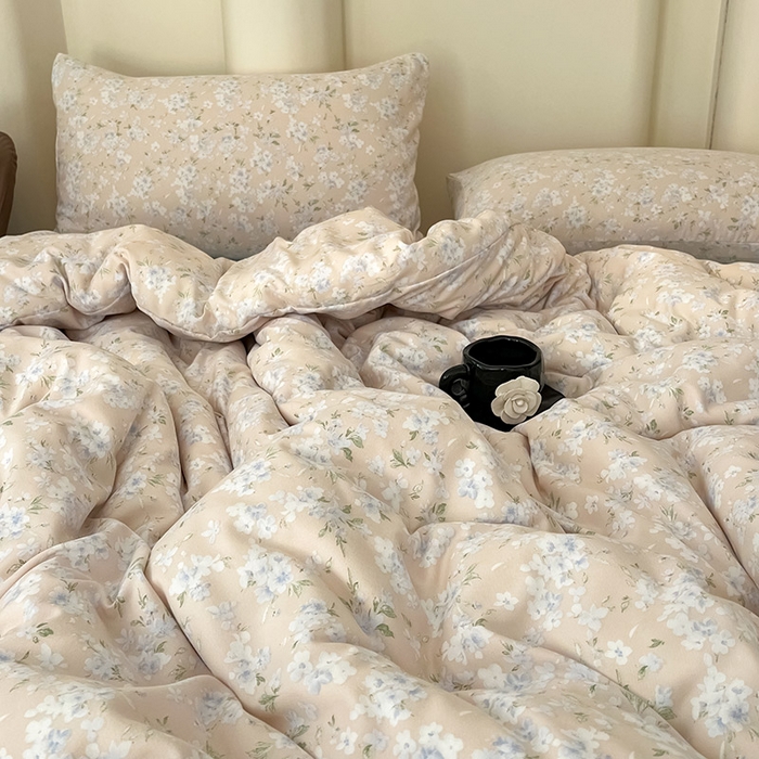 91家纺网 家纺一手货源 找家纺 2025新款针织棉双层纱四件套小碎花被套床单床笠款学生三件套新款直播热款-床图-系列一 萱花