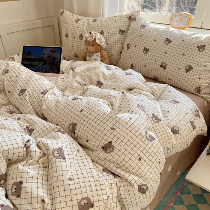 91家纺网 家纺一手货源 找家纺 六巷胡同 2025新款ins减龄可爱风卡通全棉四件套第一系 摩卡白格熊