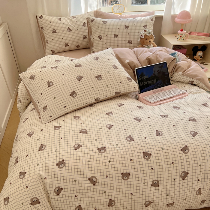 91家纺网 家纺一手货源 找家纺 六巷胡同 2025新款ins减龄可爱风卡通全棉四件套第一系 摩卡白格熊