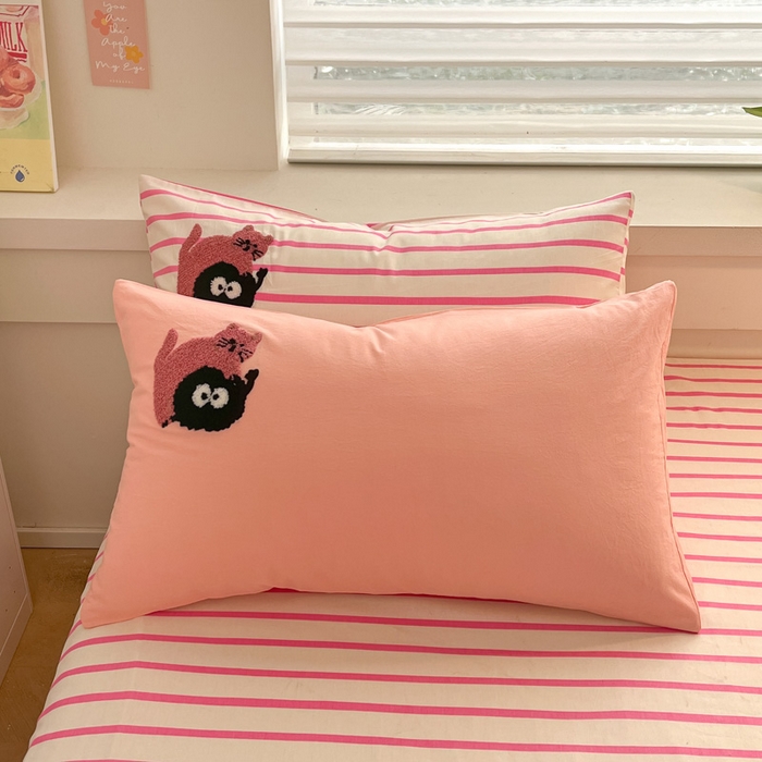 91家纺网 家纺一手货源 找家纺 雅居纺家纺 2025新款全棉水洗棉绣花四件套 猫咪萌仔