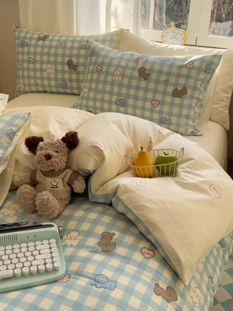 91家纺网 家纺一手货源 找家纺 六巷胡同 2025新款ins减龄可爱风卡通全棉四件套第一系 蓝格奶油狗