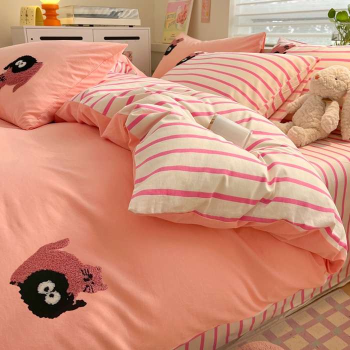 91家纺网 家纺一手货源 找家纺 雅居纺家纺 2025新款全棉水洗棉绣花四件套 猫咪萌仔