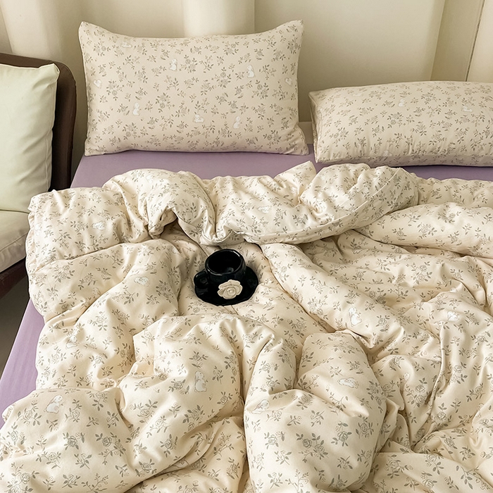 91家纺网 家纺一手货源 找家纺 2025新款针织棉双层纱四件套小碎花被套床单床笠款学生三件套新款直播热款-床图-系列一 安琪拉